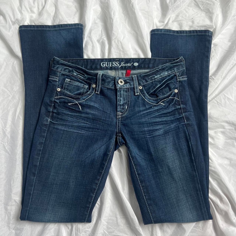 GUESS Low-Rise Straight Jeans